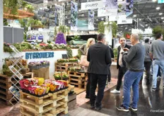 Jesper Madsen of byGrowers talking with visitors.